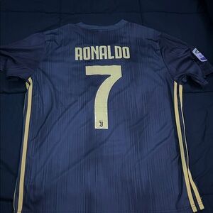 Ronaldo Juventus jersey with shorts